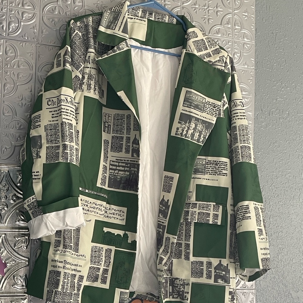 Newspaper Blazer
XL